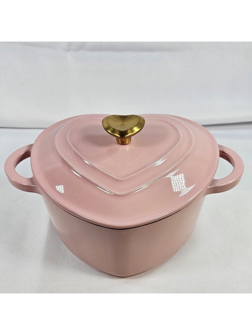 Paris Hilton Heart Shaped Dutch Oven Pink Enamel Cast Iron 2 Quart Cocotte